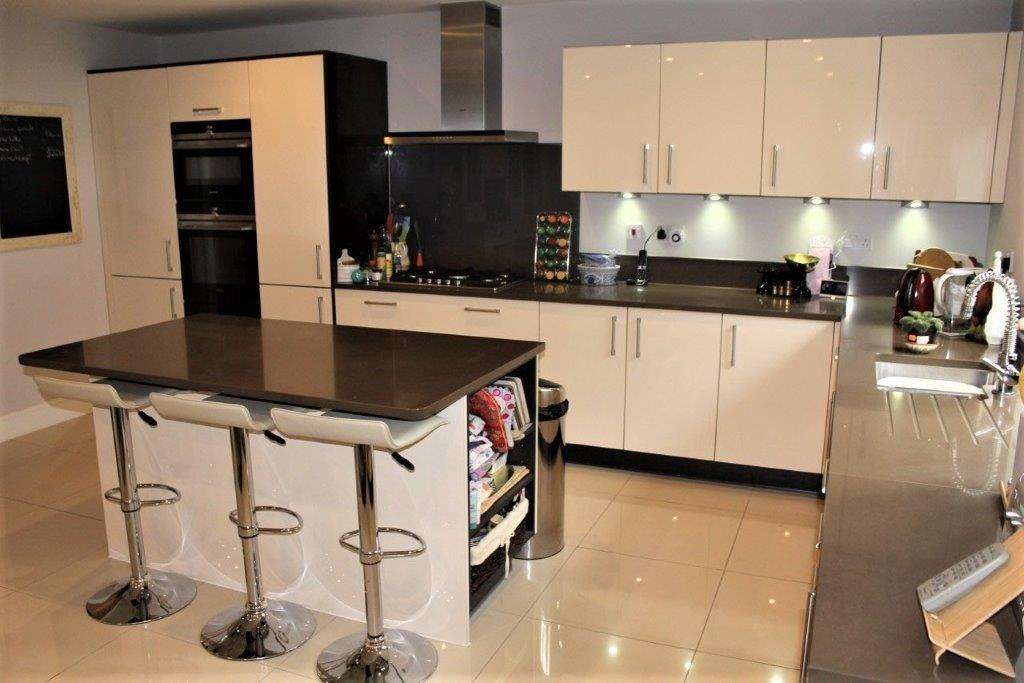 Hatt Kitchen Gloss Ivory Anthracite With Bruno Unistone Worktops Island Breakfast Bar 1018450 Hatt Kitchen Gloss Ivory Anthracite With Bruno Unistone Worktops Island Breakfast Bar 1018450