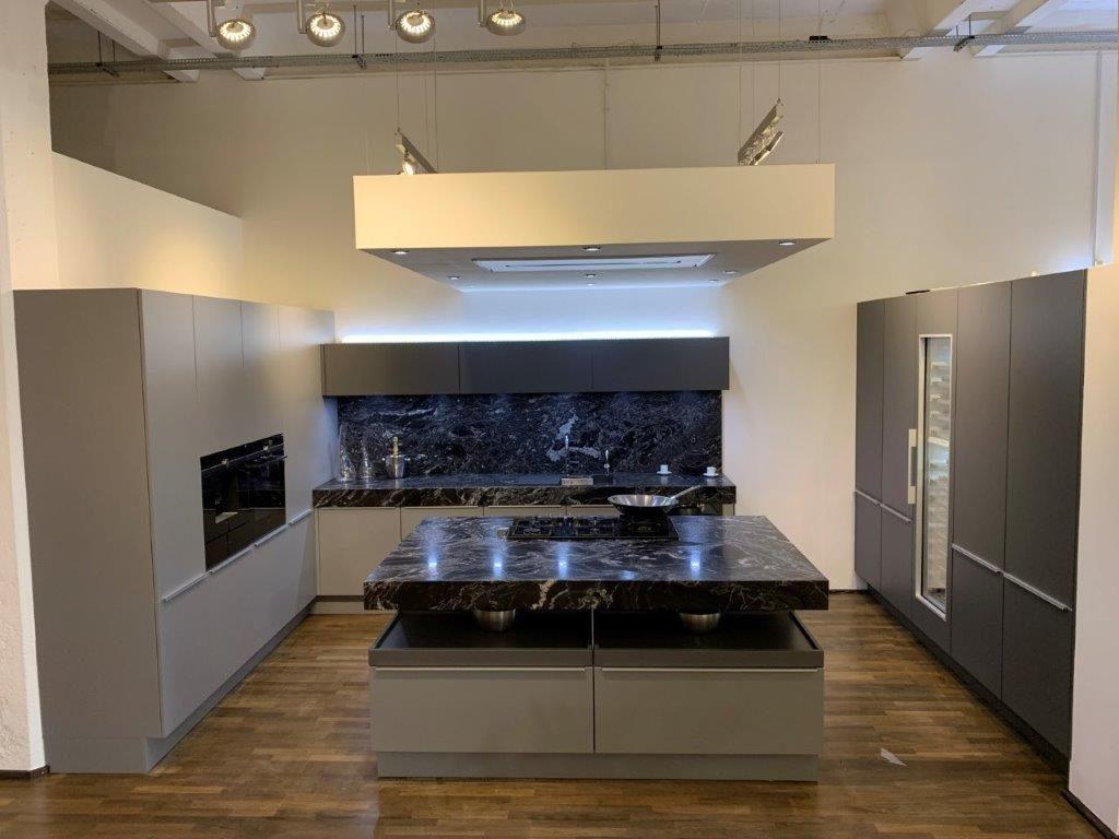 Ex Display Poggenpohl Modo Kitchen130mm Sensa Natural Granite Worktop ...