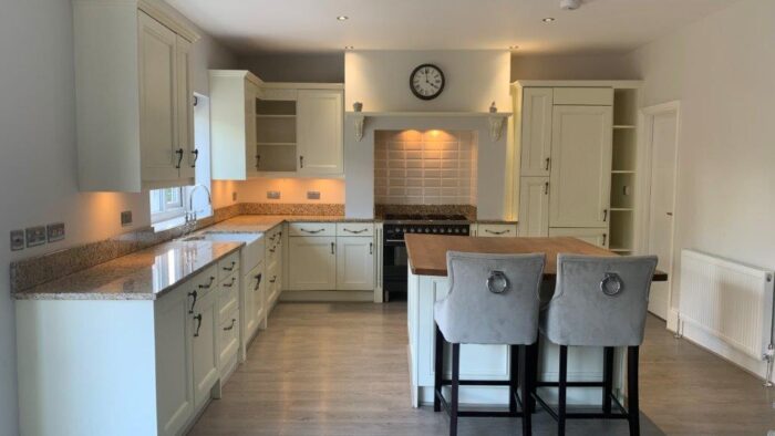 Traditional Shaker Ivory Pilaster Kitchen & Island