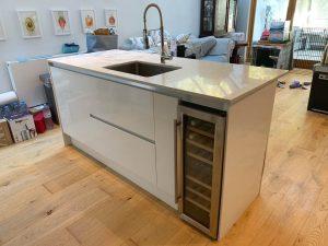 neff handleless howdens worktops