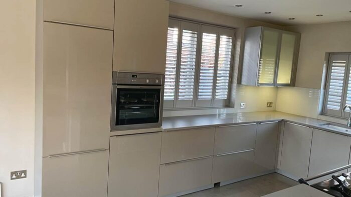 Immaculate Alno Kitchen, Grey Gloss and Glass