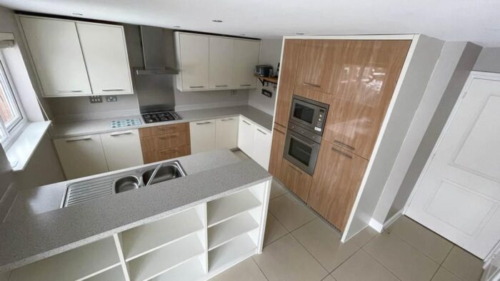 Modern Symphony Cream & Wood Gloss Kitchen & Smeg Appliances