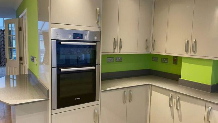 Light Grey Gloss Kitchen with Quartz Worktops & Appliances