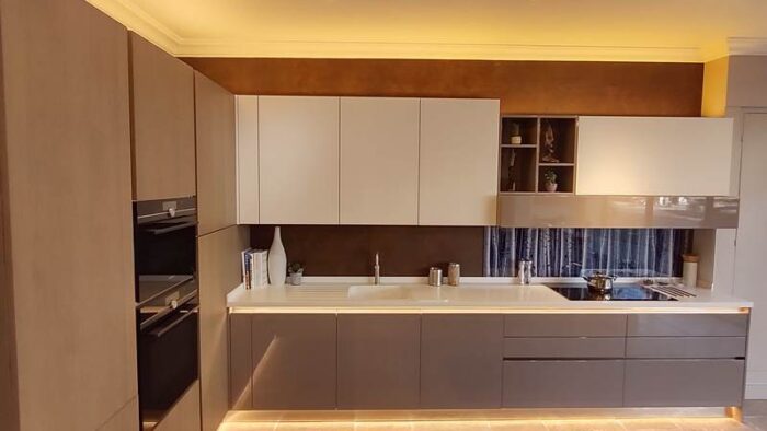 Arredo 3 Oak Veneer Lacquered & White Frosted Glass Kitchen