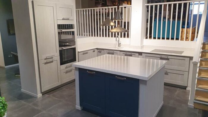 D:\UKH\Kitchens to Add\Schmidt Stanmore\Shaker Pale Grey Cloud Midnight Blue Lacquered Nebraska Oak Wood