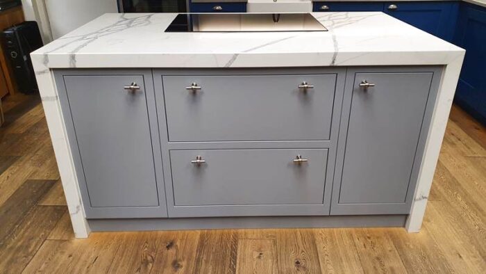 Ex Display PWS 1909 Inframe Shaker Island + 60mm Quartz Worktop