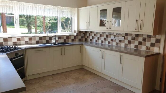 Immaculate Matt Cream Shaker Kitchen with Stone Worktops & Appliances