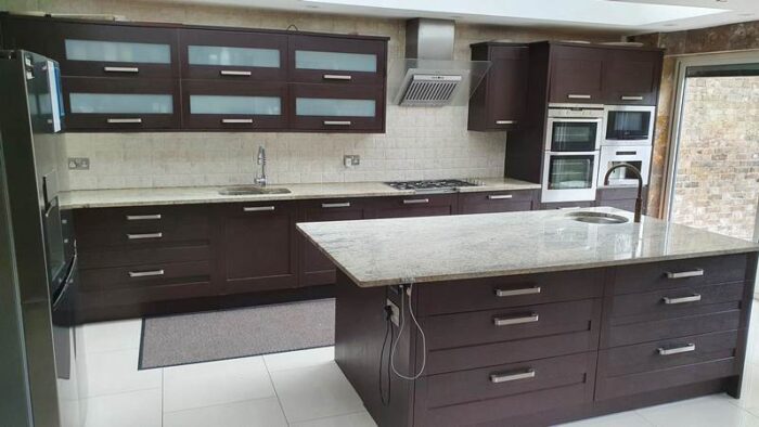 Inframe Shaker Dark Wood Kitchen & Island, Granite & Appliances