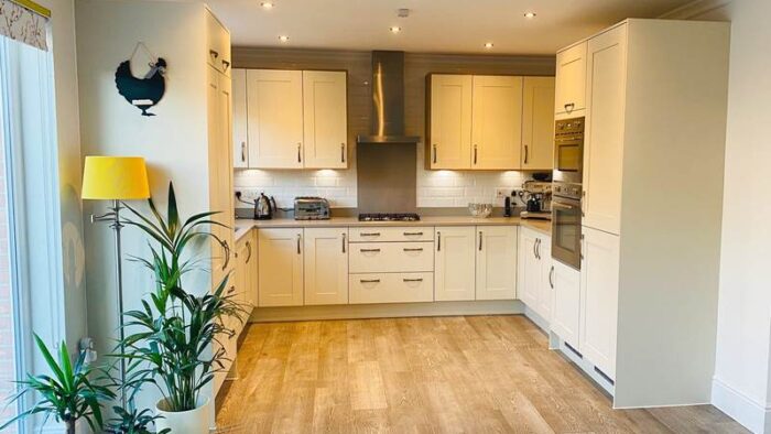 Modern 3 Yr Old Shaker Buttercream Pewter effect Handle Kitchen Smeg Appliances Silestone Worktops