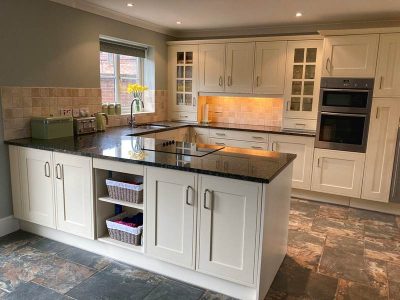 Large Cream Matt Shaker Kitchen with Utility Room & Appliances