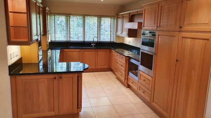  Beautiful Wood Pilestar Shaker Kitchen with Granite & Appliances