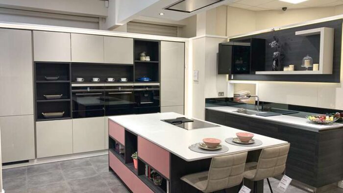 Ex Display Large Schmidt Lagune Kashmir Grey Gloss & Zonza Horizontal Grain-Pink Kitchen & Island Siemens Studioloine Appliances Silestone Quartz Worktops