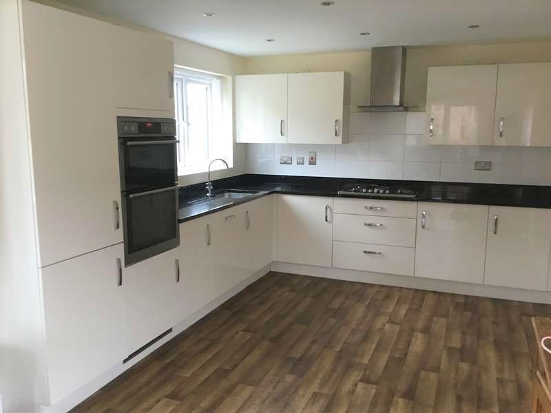 White Gloss Kitchen Granite Worktops, Grey Kitchen Cupboards With Black Worktop