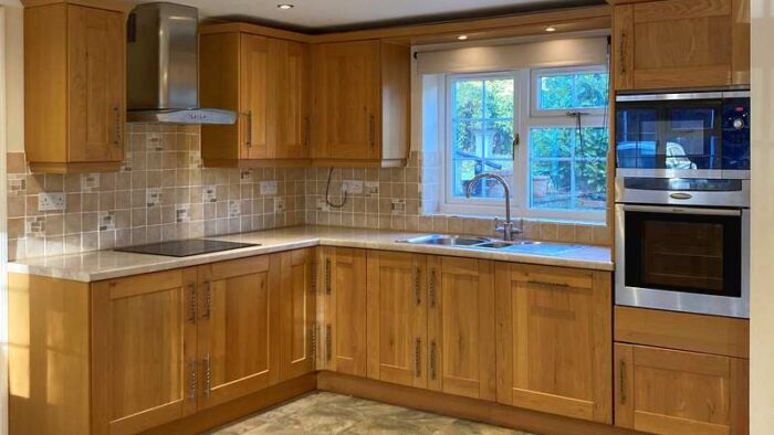 Traditional Shaker Country Wood Doors Kitchen Neff & Bosch Appliances