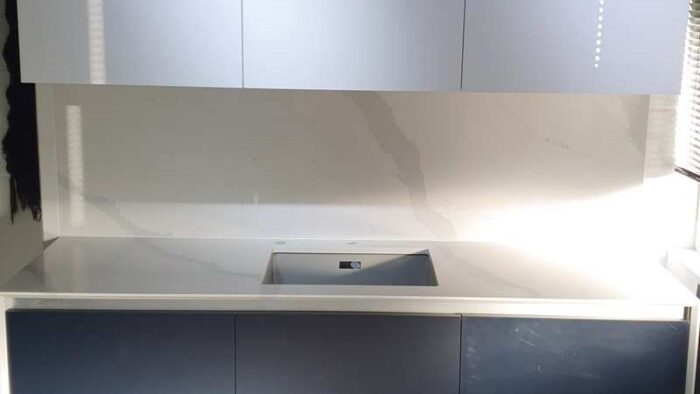 Ex Display Uform Matt Inigo Blue & White Handleless kitchen with Blanco Silegranite Sink