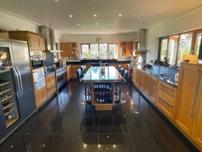 Beautiful Oak Wood Shaker Kitchen With Galaxy Granite & Appliances – 3831609