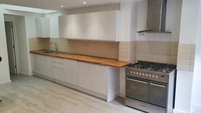 New Unused Gloss White Kitchen & Appliances