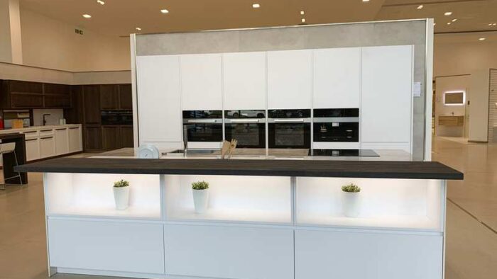 Ex Display Porcelanosa Emotions Blanco Matt White Lacquer Kitchen & Island