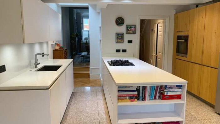 Hacker Matt White & Oak Grain Kitchen & Peninsular Appliances Granite Worktops