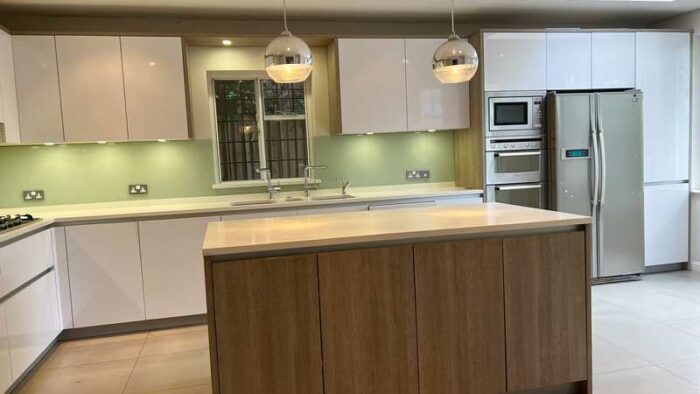 Leicht White Gloss & Wood Grain Trim Brush Chrome Channel Handle Kitchen & Island Neff Quooker Appliances Worktops