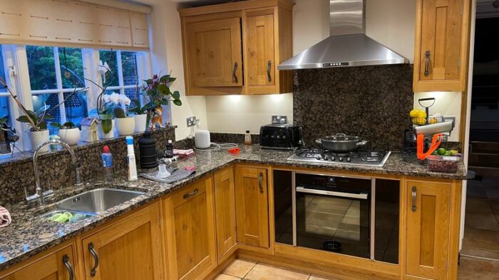 Refurbished Bespoke Oak Wood Traditional Country Kitchen Neff Appliances Granite Worktops