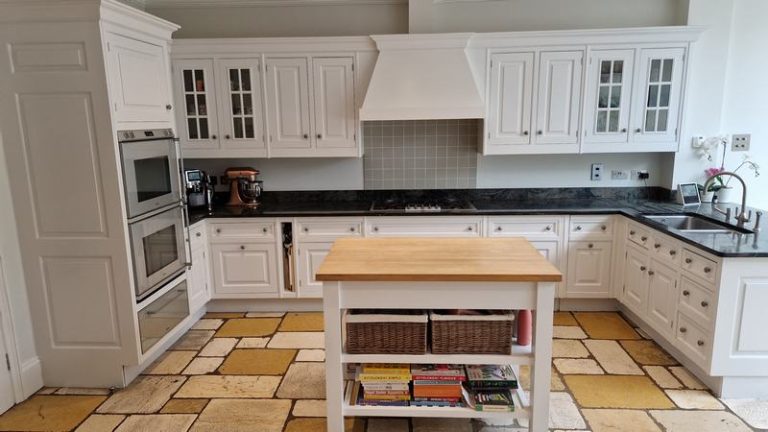 Quality Used Kitchens For Sale Used Kitchen Hub   Smallbone Shaker Inframe White Blue Painted Kitchen 0004 768x432 