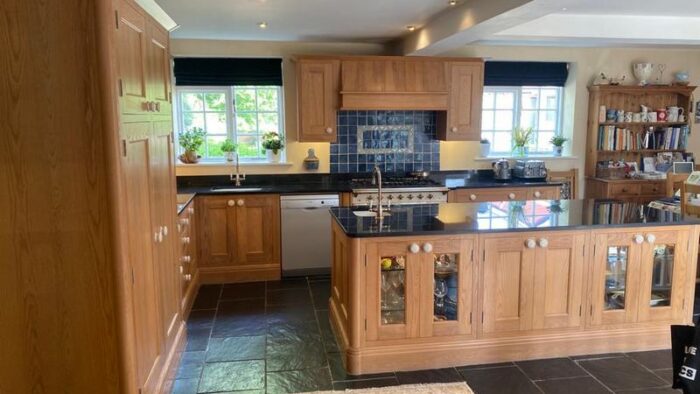 Traditional Wood Door Country Style Kitchen