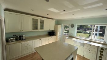 Off White - Ivory Shaker Kitchen, Quartz Worktops & Appliances