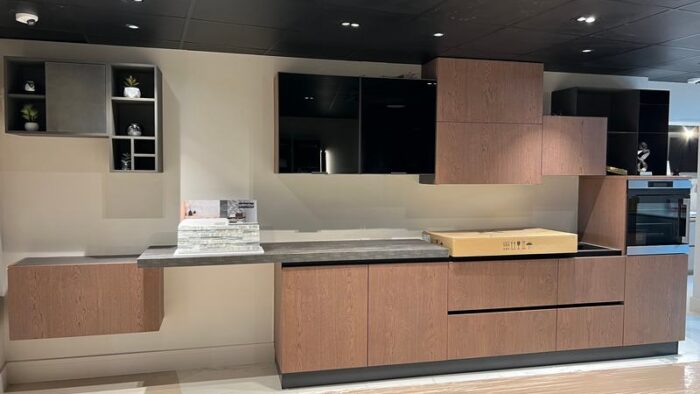 Ex Display Mobilturi Nala Rovere Terra Kitchen Run AEG Appliances Nobilia Concrete Terra Grey Laminate Worktops