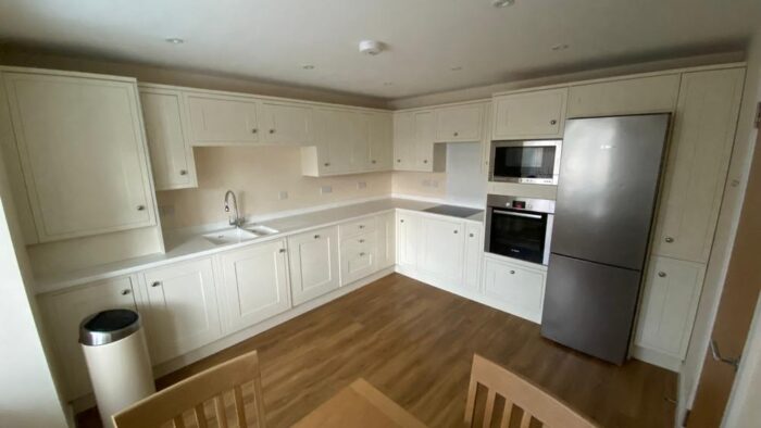 Buttercream Shaker Grain Kitchen Oak effect Carcasses Bosch Neff Appliances Corian Worktops