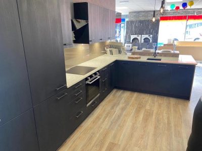 Ex-Display-Beeck-Charcoal-Black-Wood-Grain-Matched-Roof-Slate-Anthracite-Kitchen-Peninsular