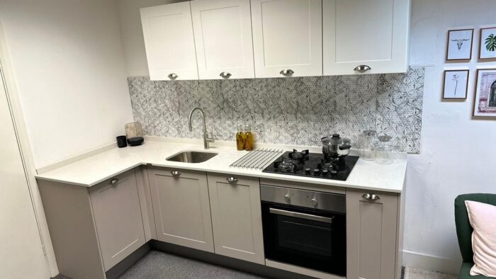 Ex Display Hacker German Classic Cashmere Shaker Kitchen & Low Dresser Appliances 20mm Quartz White Subtle Vein Worktops