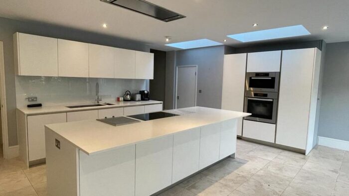 Boffi Handleless Modern White Lacquered Kitchen & Island Miele Appliances White Worktops