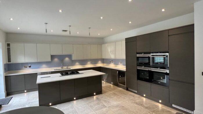 Large Bespoke Mocha Grained White Gloss Kitchen & Island Siemens Smeg Appliances Quartz Worktops