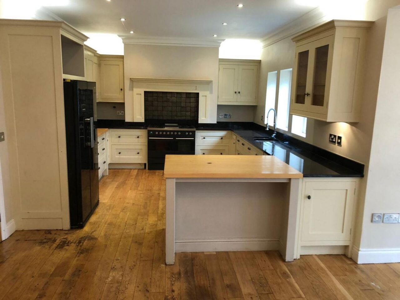 Bespoke Handmade Shaker Ivory Wood Door Kitchen Beko Britannia Appliances Granite Worktops Wood Butchers Block