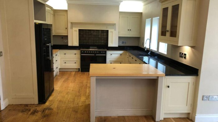 Bespoke Handmade Shaker Ivory Wood Door Kitchen Beko Britannia Appliances Granite Worktops Wood Butchers Block