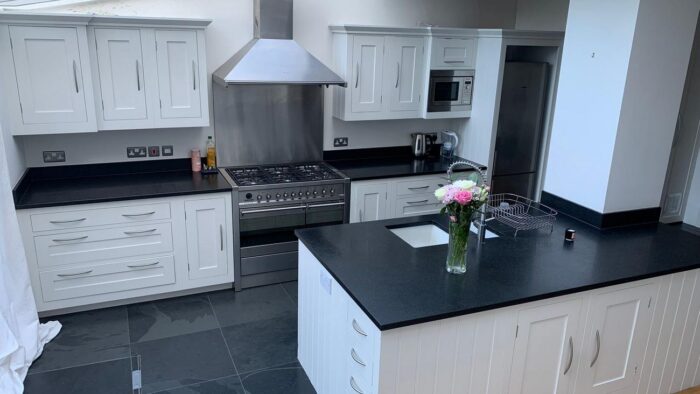 Bespoke Modern White Shaker Dovetail Joint Kitchen & Island Smeg Siemens Neff Franke Appliances Black Granite Worktops