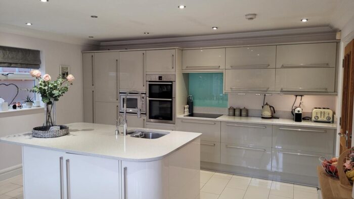 Jade Grey & Ivory Gloss Kitchen & Island Bosch Franke Elica Appliances Quartz Worktops