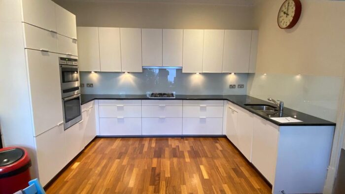 Leicht White Gloss Kitchen Neff Electronic Appliances Black Granite Worktops