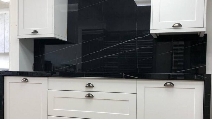 Ex Display Blossom Avenue Premium Aldridge Shaker Super Matt White Kitchen Infinity Sahara Noir 12mm Worktop with Waterfall Sides