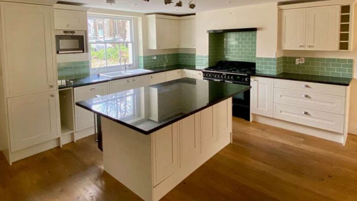 Bespoke Modern Shaker Buttercream Kitchen Rangemaster Bosch Lamona Smeg Appliances Granite Worktops