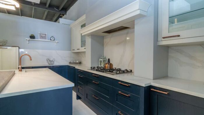 Ex Display Large Hacker Hampton Ash Lacquer Velvet Blue / White Kitchen & Island Silestone White & Grey Veined Worktops Sink & Tap