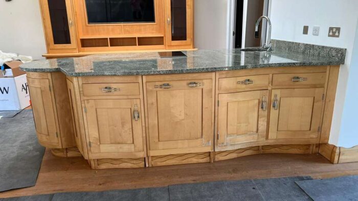 Mark Wilkinson Peninsular & Dresser Miele Appliances Granite Worktops