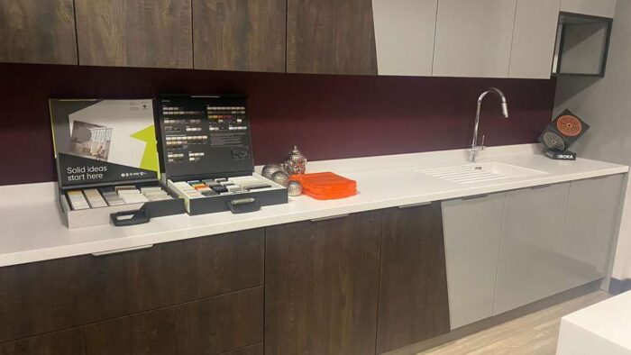 Ex Display Kuhlmann Vida & King Platinum Grey Gloss - Sherwood Dark Oak Kitchen