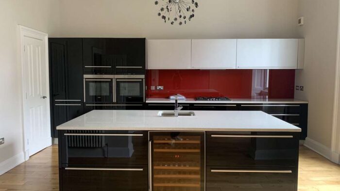 GD Porcelanosa Luxury Black Gloss - Silver Kitchen & Large Island – Siemens Homeking Appliances – Quartz Worktops