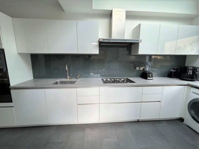 Schmidt German Modern White Handleless Kitchen – Smeg Quooker Bosch Appliances – Grey Stone Worktops