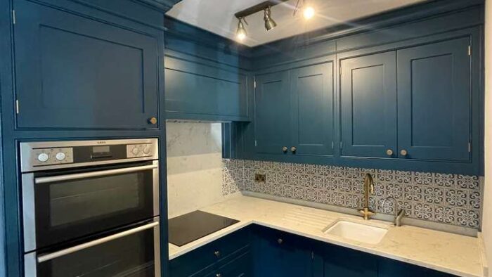 Hetherington Newman Fine English Bespoke Wood Door Blue - Dust Grey Shaker Kitchen - Neff AEG Quooker Appliances