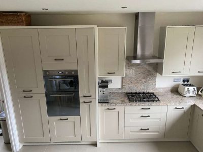 Symphony Modern Taupe - White Frame Shaker Kitchen & Utility Room – Smeg Appliances – Granite Worktops