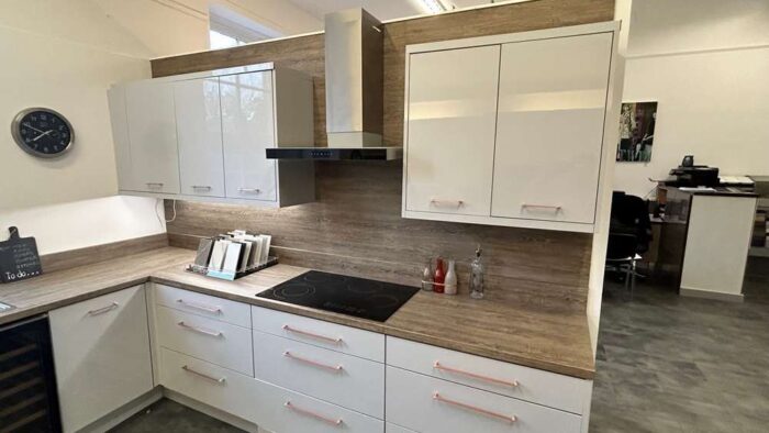 Ex Display Kompact Light Grey Gloss Kitchen – Baumatic Cata Appliances - Copper Handles - 38mm Laminate Wood Effect Worktops - Upstand - Splash Back