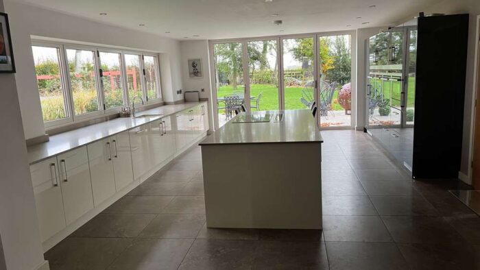 Wentworth Large Modern Grey & Ivory Gloss Kitchen - Island & Utility Room – Siemens Quooker Appliances - Granite Shitaki Worktops